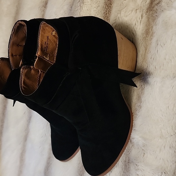 EUC Free People vegan suede heeled ankle booties In Black Color Size 10 - Picture 3 of 15